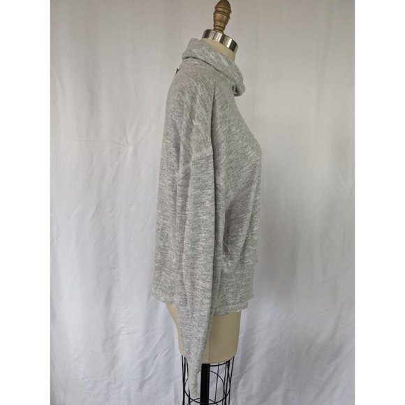 Women's Universal Thread Long Sleeve Cropped Turtleneck Sweater Size Large NEW - Picture 4 of 4